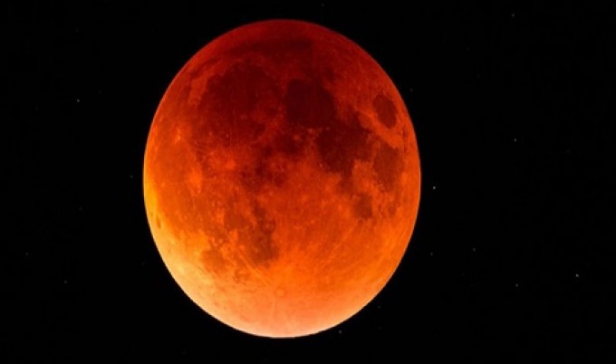 দিনের বেলায় ৫ ঘণ্টার চন্দ্রগ্রহণ সোমবার