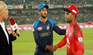 টস জিতে বোলিংয়ে ঢাকা ডায়নামাইটস