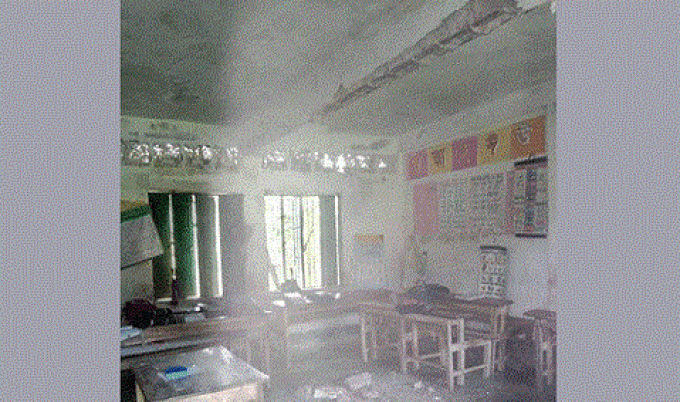 বরগুনায় ভেঙে পড়েছে আরেকটি স্কুলের ছাদ