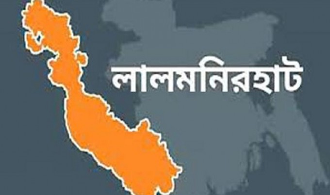 নিয়ন্ত্রণ হারিয়ে ট্রাক ঘরে: মায়ের মৃত্যু, ২ মেয়ে আহত