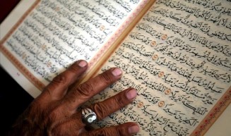 কুরআন ছুঁয়ে কসম করলে কী করবেন