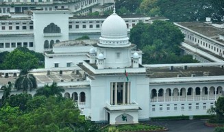 হাইকোর্টের তিন বিচারপতিকে দায়িত্ব থেকে সাময়িক অব্যাহতি