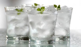 ইফতারে অতিরিক্ত ঠাণ্ডা পানি, উপকার নাকি ক্ষতি?