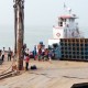 চাপ কম, পাটুরিয়ায় গাড়ির অপেক্ষায় ফেরি
