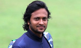 বিসিবির কেন্দ্রীয় চুক্তিতে ফিরলেন সাকিব