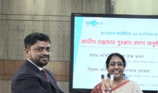 শুদ্ধাচার পুরস্কার পেলেন সাবেক সাংবাদিক ওয়ারিশ