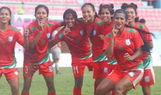 দেশে ফিরেছেন সাফ জয়ী বাংলাদেশের মেয়েরা
