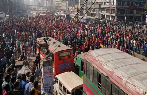 বিক্ষোভের পর বিমানবন্দর সড়ক ছাড়লো শ্রমিকরা