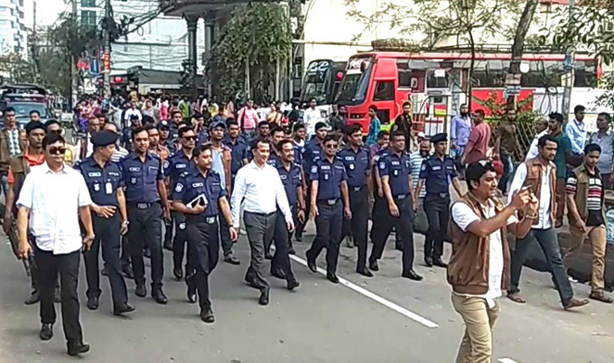 এসপি হারুনের নেতৃত্বে নারায়ণগঞ্জে মহড়া