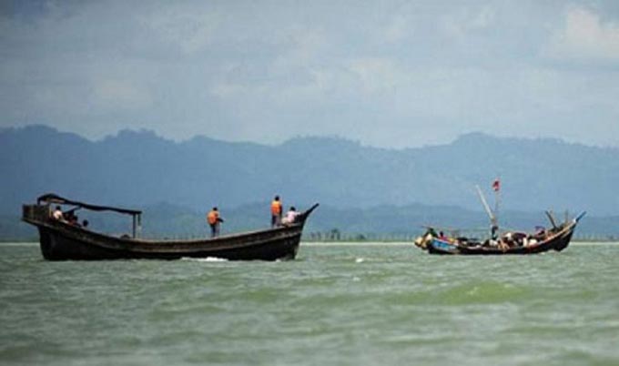 বঙ্গোপসাগরে ট্রলার ডুবি, ১৪ জেলে নিখোঁজ