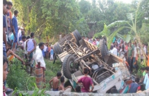 ৪ জেলায় সড়ক দুর্ঘটনায় নিহত ৮