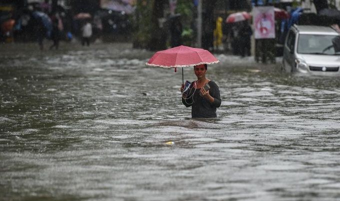 মুম্বাইয়ে ভারী বর্ষণে ১৬ জনের মৃত্যু