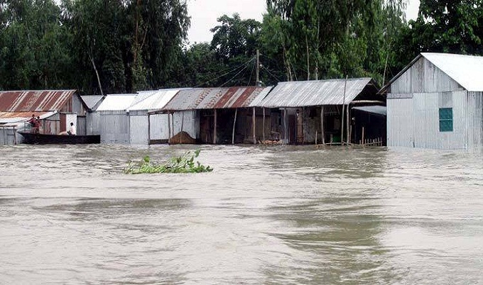 ভয়ংকর রূপ ধারণ করেছে ব্রহ্মপুত্র