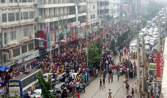 গণপিটুনিতে হত্যার প্রতিবাদে রামপুরার সড়ক অবরোধ