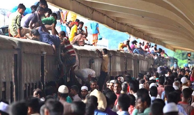 ঝুঁকিপূর্ণ রেলযাত্রা বন্ধে দফায় দফায় নিষেধাজ্ঞা