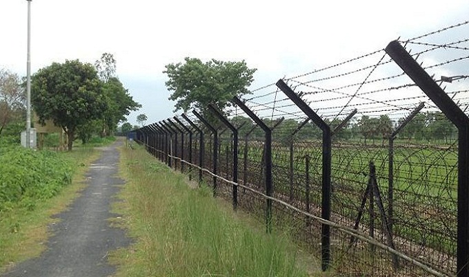 বাংলাদেশিকে হত্যার পর লাশ নিয়ে গেল বিএসএফ