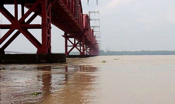 বিপৎসীমার ওপরে পদ্মার পানি, তলিয়ে যাচ্ছে ফসলি জমি