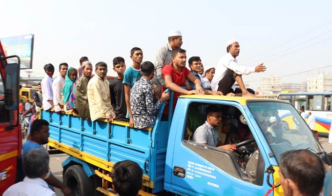 বিভিন্ন জেলায় বাস বন্ধ, ভোগান্তিতে যাত্রীরা