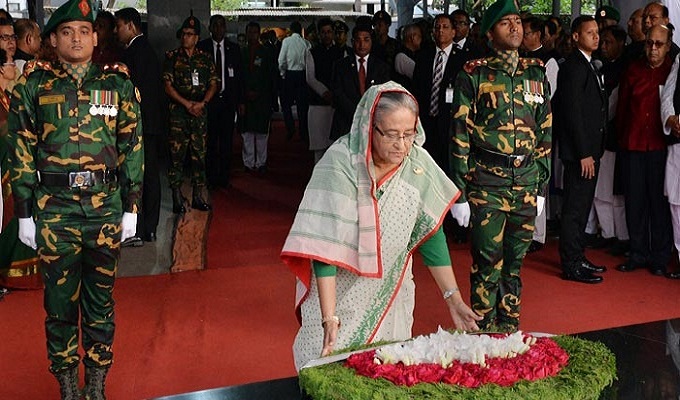 বঙ্গবন্ধুর প্রতিকৃতিতে প্রধানমন্ত্রীর শ্রদ্ধা