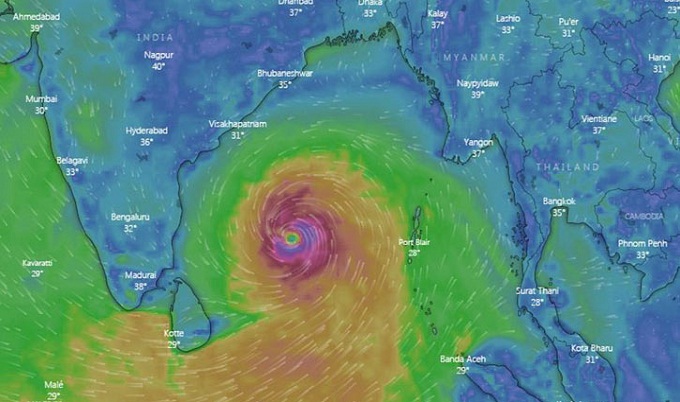 প্রবল ঘূর্ণিঝড়ে পরিণত হয়েছে ‘আম্ফান’