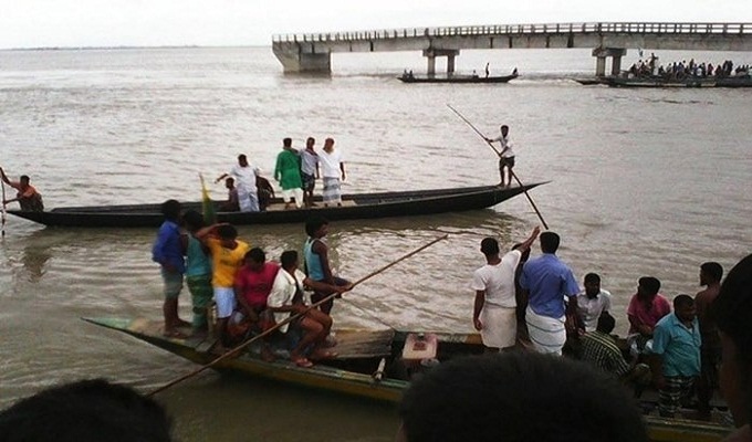 যমুনায় নৌকাডুবি: তিনজনের লাশ উদ্ধার নিখোঁজ ৩০