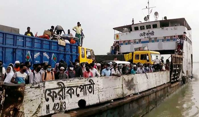 ঈদ শেষেও ঢাকা ছাড়ছে মানুষ, নৌরুটে ভিড়