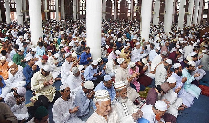 রেড জোনের বাসিন্দাদের ঘরেই ইবাদত-উপাসনার নির্দেশনা