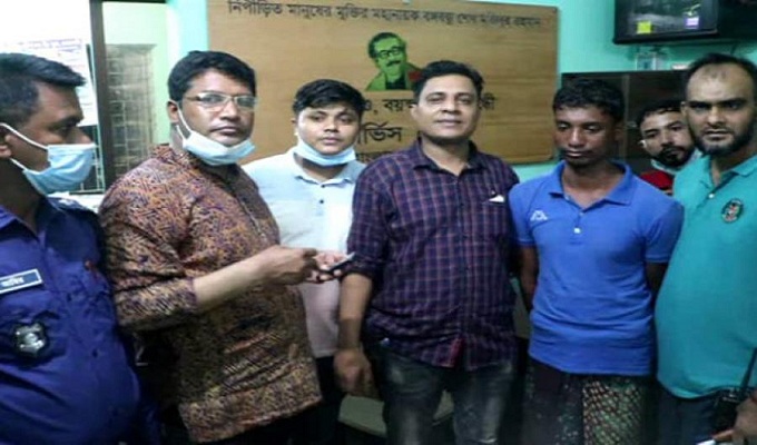 নোয়াখালীতে গৃহবধূকে নির্যাতন, প্রধান দুই অভিযুক্ত গ্রেফতার