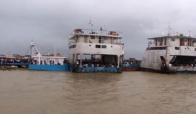 তিন ঘণ্টা পর বাংলাবাজার-শিমুলিয়া নৌরুটে ফেরি চলাচল শুরু