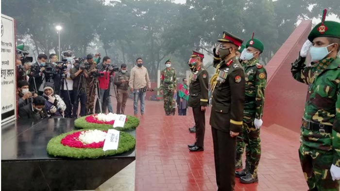 শহীদ বুদ্ধিজীবীদের প্রতি রাষ্ট্রপতি ও প্রধানমন্ত্রীর পক্ষে শ্রদ্ধা