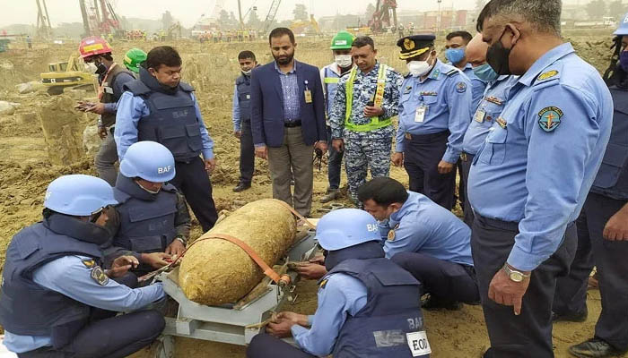 আবারো শাহজালালে ২৫০ কেজি বোমা