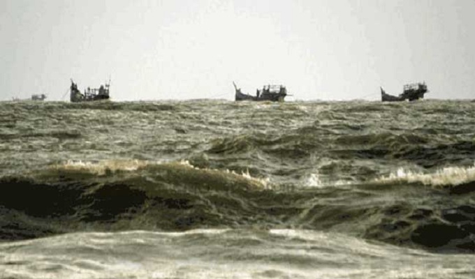 সেন্টমার্টিনে ট্রলার ডুবি: ৪ জনের লাশ উদ্ধার, নিখোঁজ ৯