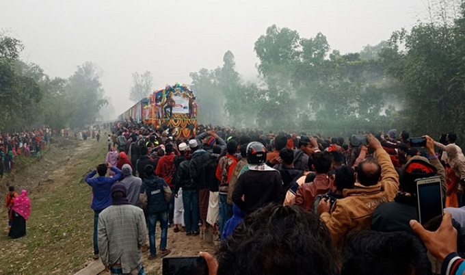 কাগজপত্রের ত্রুটি থাকায় সীমান্ত ছুঁয়ে ফিরে গেল ট্রেন