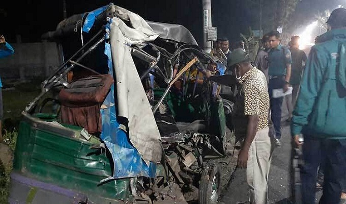 মাহফিল থেকে ফেরার পথে সড়কে গেল দুই মাদরাসাছাত্র প্রাণ