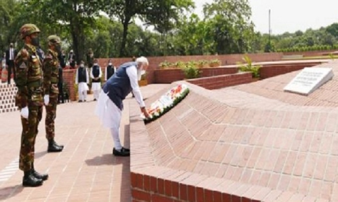 জাতীয় স্মৃতিসৌধে নরেন্দ্র মোদির শ্রদ্ধা নিবেদন