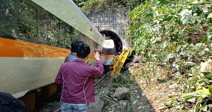 তাইওয়ানে টানেলের ভেতর ট্রেন লাইনচ্যুত হয়ে নিহত কমপক্ষে ৩৬