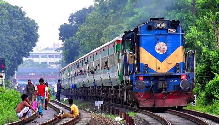 লকডাউনে বন্ধ থাকবে যাত্রীবাহী ট্রেন