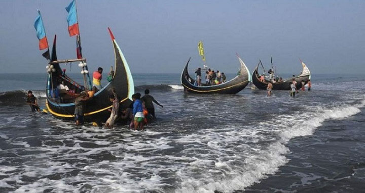 আজ মধ্যরাত থেকে সাগরে মাছ ধরায় ৬৫ দিনের নিষেধাজ্ঞা