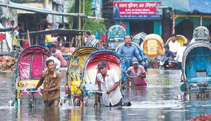 টানা তিন ঘণ্টার বৃষ্টিতে রাজধানীতে যানজট