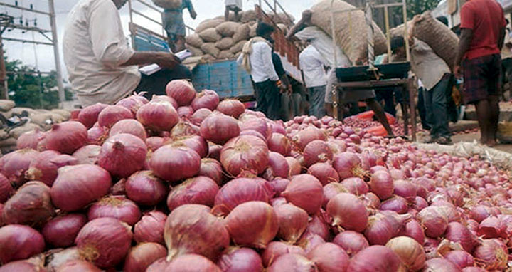 হিলি স্থলবন্দর দিয়ে পেঁয়াজ আমদানি শুরু