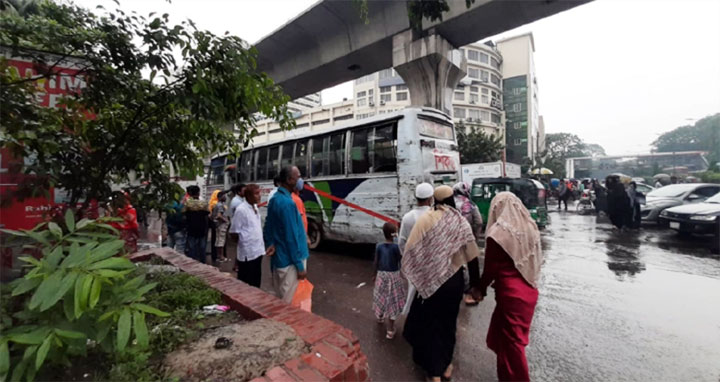 থেমে থেমে বৃষ্টিতে রাজধানীতে যানজট-দুর্ভোগ