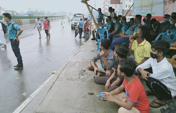 লকডাউন অমান্য করে বাইরে যাওয়ায় গ্রেফতার ৫৫০