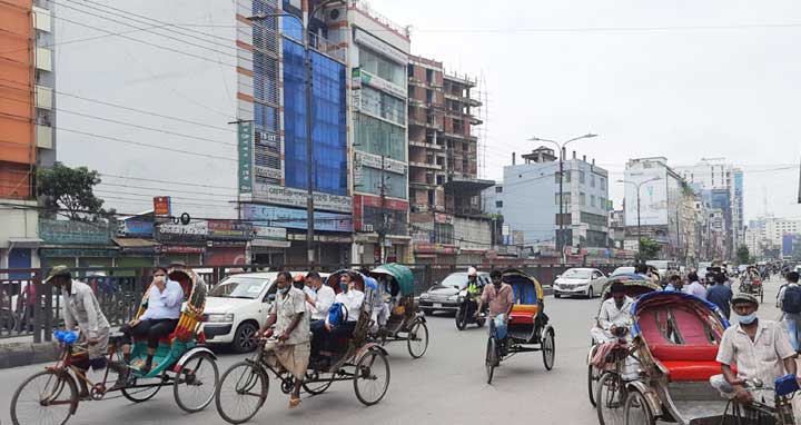 মোড়ে মোড়ে জ্যাম, রাস্তায় যানবাহন ও মানুষের চলাচল বেড়েছে