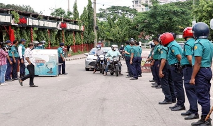 ঢাকায় অষ্টম দিনেও হাজারের বেশি গ্রেপ্তার, রেকর্ড জরিমানা