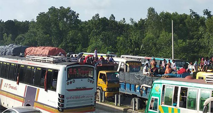 ঢাকা-টাঙ্গাইল মহাসড়কে তীব্র যানজট, ভোগান্তি চরমে