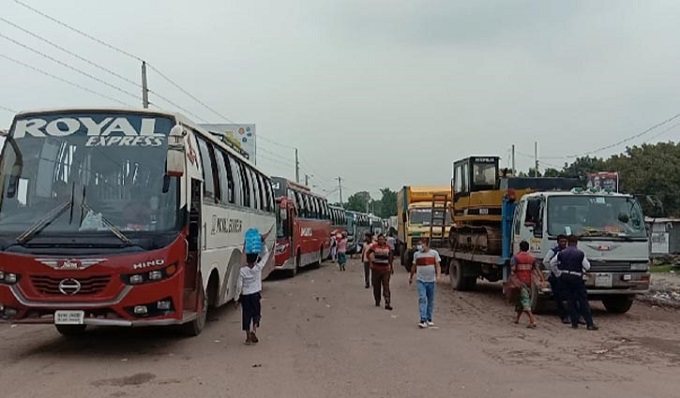 পাটুরিয়ায় পারের অপেক্ষায় ৭শ যান, ভোগান্তি