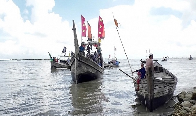 ইলিশ ধরা নিষেধের প্রথম দিন আজ, তীরে ফিরছেন জেলেরা