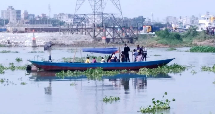 তুরাগে ট্রলারডুবি: মৃতের সংখ্যা বেড়ে ৪