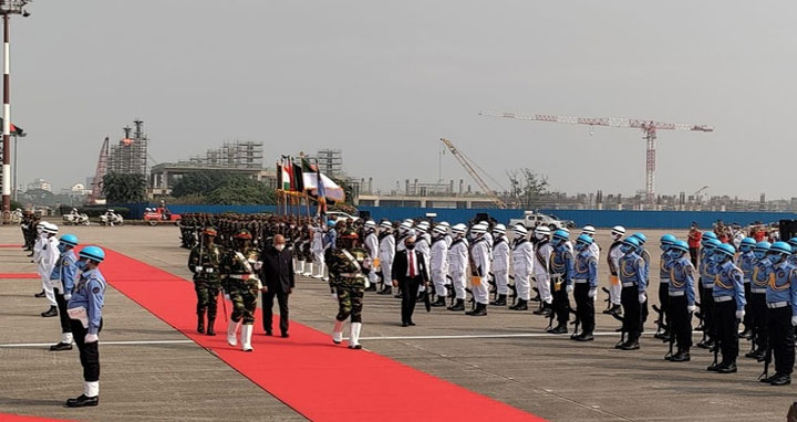 ভারতের রাষ্ট্রপতিকে লালগালিচা সংবর্ধনা