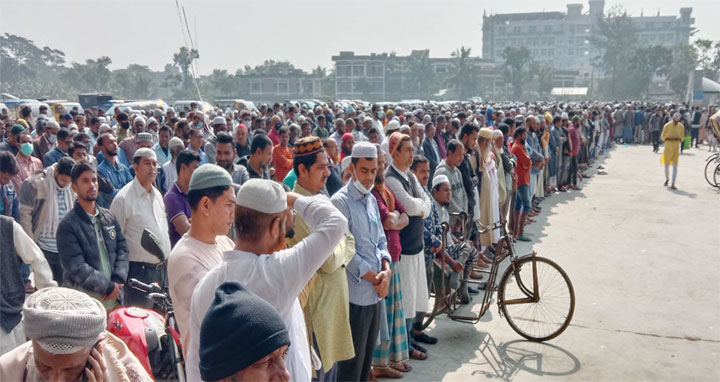 সুগন্ধায় লঞ্চে অগ্নিকাণ্ডে মৃতদের জানাজায় মানুষের ঢল